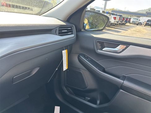 New 2025 Ford Escape SE w/ PHEV Premium Package image 24