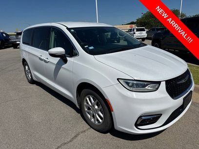 Used 2023 Chrysler Pacifica Touring-L