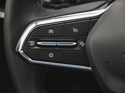 Used 2026 Chevrolet Equinox LT image 25