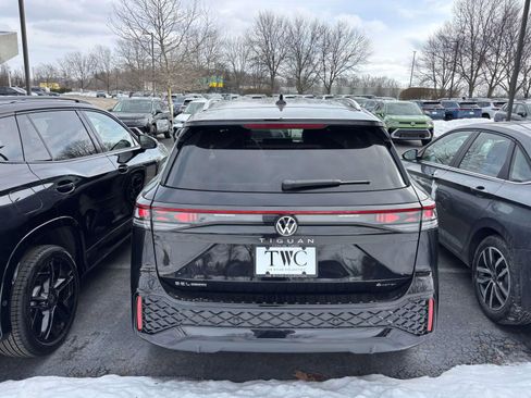 New 2026 Volkswagen Tiguan SEL R-Line AWD/4WD image 5