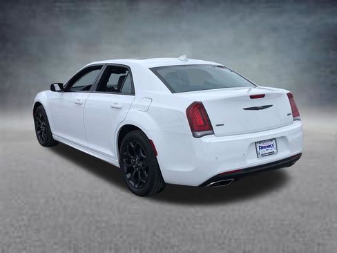 Used 2023 Chrysler 300 Touring L w/ Popular Equipment Group image 5