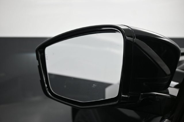 Used 2023 Acura MDX w/ Technology Package FWD image 4