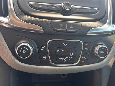 Used 2022 Chevrolet Equinox LS AWD/4WD image 25