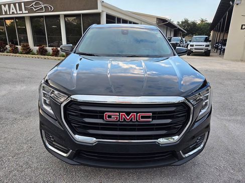Used 2024 GMC Terrain SLE FWD image 3