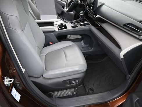 Certified 2022 Toyota Sienna XLE w/ XLE Plus Package AWD/4WD image 74