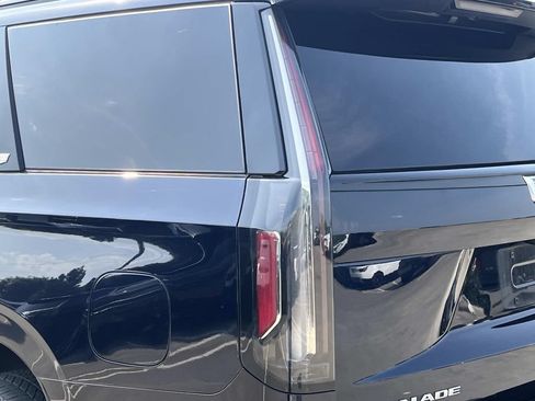 Certified 2023 Cadillac Escalade Sport Platinum w/ Heavy-Duty Trailer Package AWD/4WD image 10