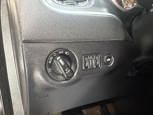 Used 2015 Dodge Charger SXT RWD image 14
