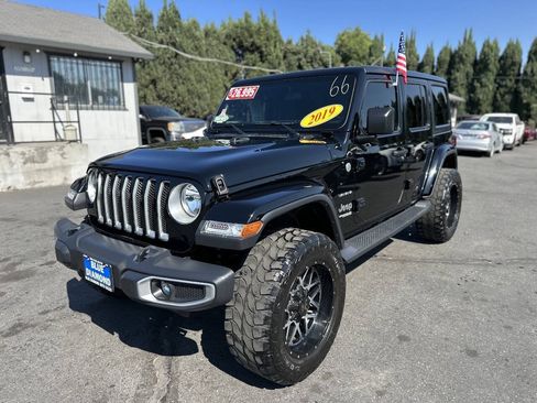 Used 2019 Jeep Wrangler Unlimited Sahara AWD/4WD image 3