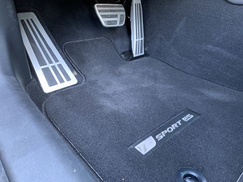 Used 2025 Lexus ES 350 F Sport w/ Accessory Package (Z2) image 17