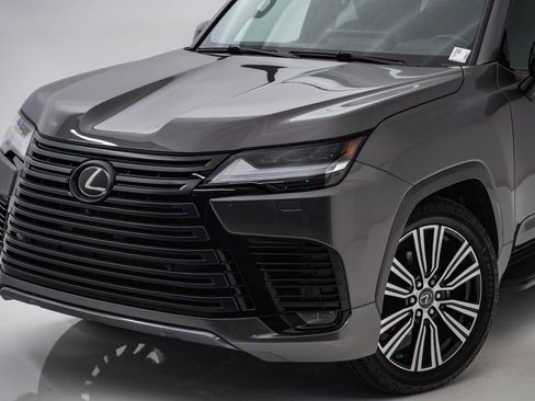 Used 2023 Lexus LX 600 4WD w/ Appearance Package image 4