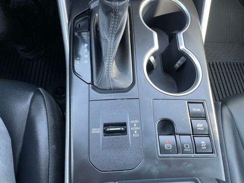 Used 2023 Toyota Highlander XLE AWD/4WD image 22