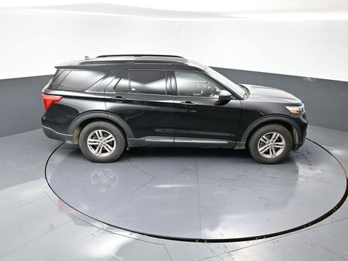 Used 2022 Ford Explorer XLT w/ Equipment Group 202A image 11