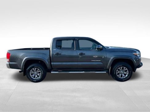Used 2017 Toyota Tacoma SR5 w/ Tow Package AWD/4WD image 8