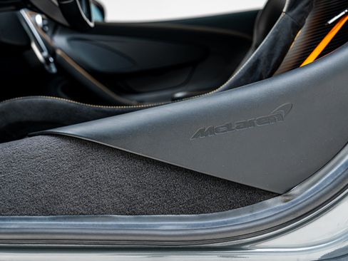 Used 2020 McLaren 600LT Spider RWD image 39