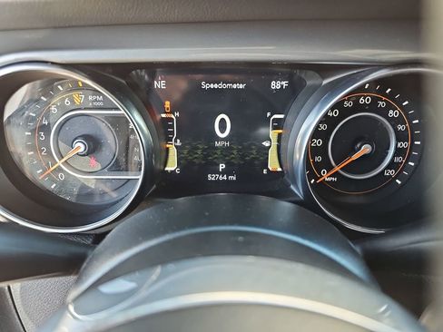 Used 2022 Jeep Gladiator Overland w/ Trailer Tow Package AWD/4WD image 10