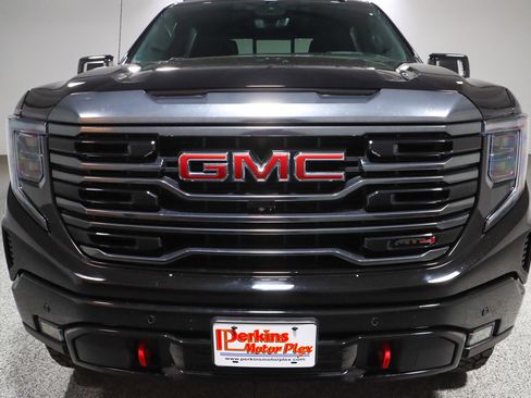Used 2023 GMC Sierra 1500 AT4 w/ Technology Package image 4