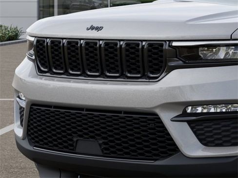 New 2025 Jeep Grand Cherokee Limited image 11