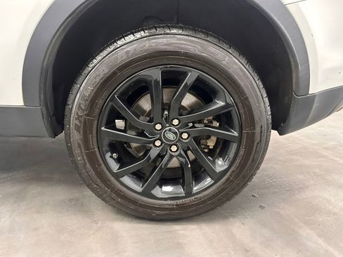 Used 2018 Land Rover Discovery Sport HSE image 16