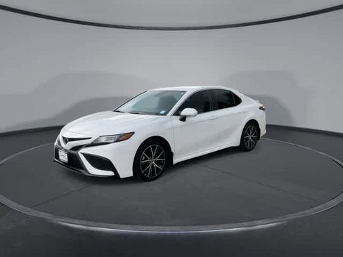 Used 2023 Toyota Camry SE w/ Convenience Package FWD image 4