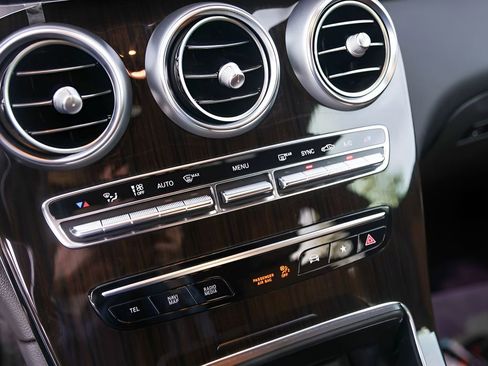 Used 2022 Mercedes-Benz GLC 43 AMG GLC 43 AMG image 21