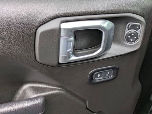 Certified 2024 Jeep Gladiator Sport AWD/4WD image 12