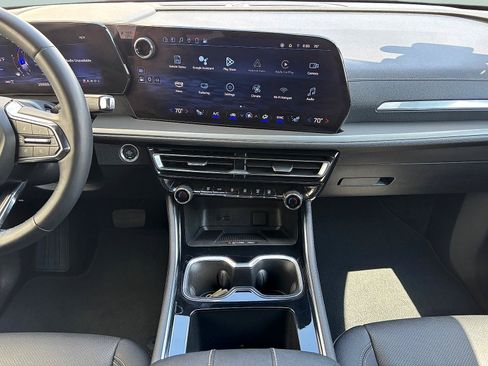 Used 2025 Chevrolet Traverse LT AWD/4WD image 32