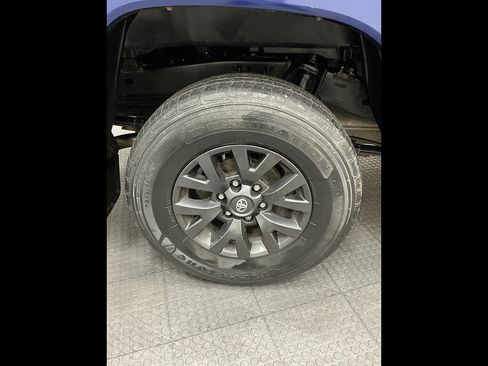 Used 2022 Toyota Tacoma SR5 w/ Black Out Package (TMS) AWD/4WD image 42