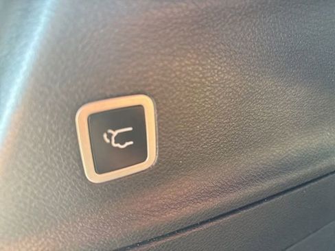 Used 2025 Chrysler Pacifica Select FWD image 25