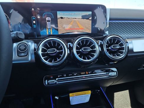 New 2025 Mercedes-Benz GLB 250 image 23