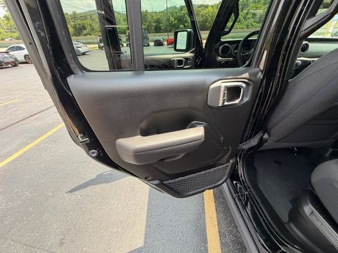 Used 2023 Jeep Wrangler Unlimited w/ Cold Weather Group AWD/4WD image 28