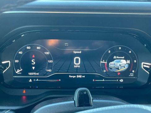 Used 2024 GMC Yukon Denali Ultimate image 16