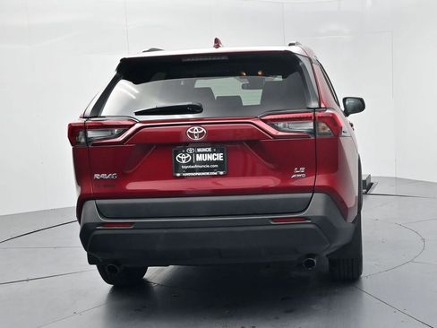 Used 2019 Toyota RAV4 LE w/ Carpet Mat Package image 7