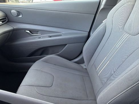 Used 2023 Hyundai Elantra SEL image 12