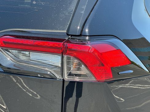 Certified 2022 Toyota RAV4 LE AWD/4WD image 50