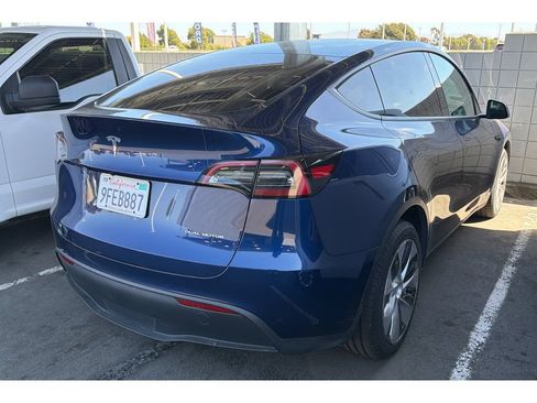 Used 2023 Tesla Model Y Long Range AWD/4WD image 5