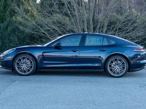 Used 2022 Porsche Panamera 4 w/ Premium Package AWD/4WD image 2