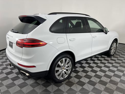 Used 2017 Porsche Cayenne Platinum Edition image 12