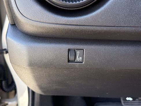 Used 2024 Chevrolet Colorado W/T RWD image 16
