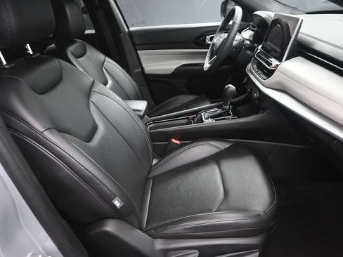 Used 2025 Jeep Compass Limited AWD/4WD image 35