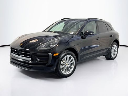 Certified 2025 Porsche Macan image 1
