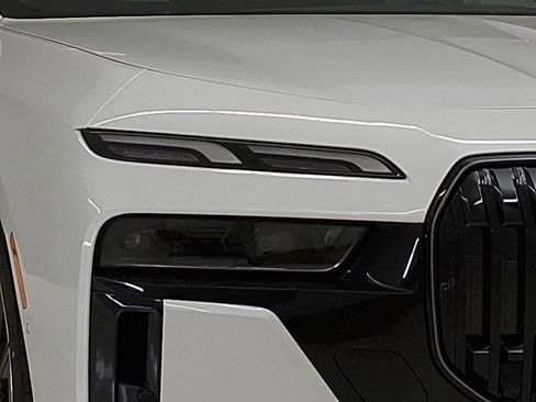 New 2026 BMW 740i w/ Premium Package image 9