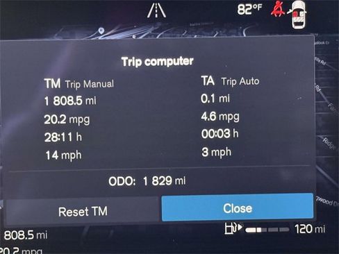 Used 2025 Volvo XC40 B5 Plus w/ Protection Package Premier image 5