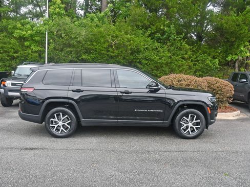 Used 2024 Jeep Grand Cherokee L Limited AWD/4WD image 5