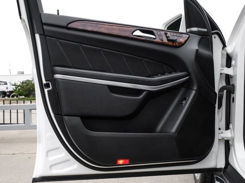 Used 2015 Mercedes-Benz GL 550 4MATIC image 42