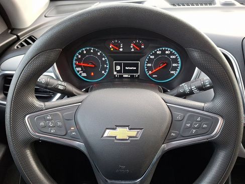 Used 2021 Chevrolet Equinox LS image 18