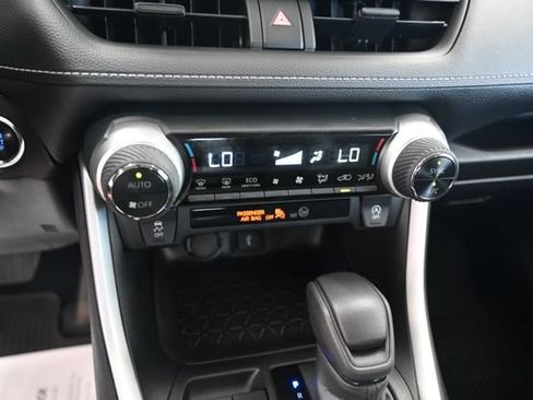 Used 2022 Toyota RAV4 XLE AWD/4WD image 18