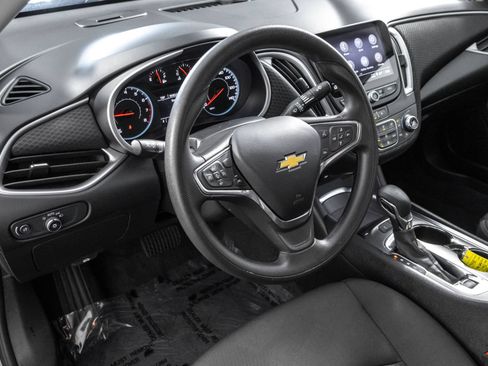 Used 2025 Chevrolet Malibu LT FWD image 4