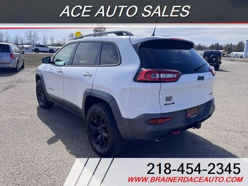 Used 2016 Jeep Cherokee Trailhawk w/ Comfort/Convenience Group AWD/4WD image 3