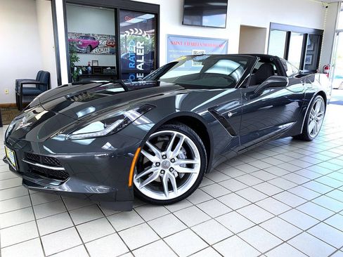 Used 2018 Chevrolet Corvette Stingray Coupe w/ 1LT RWD image 8