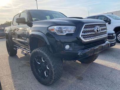 Used 2017 Toyota Tacoma TRD Sport w/ Tow Package (A/T)